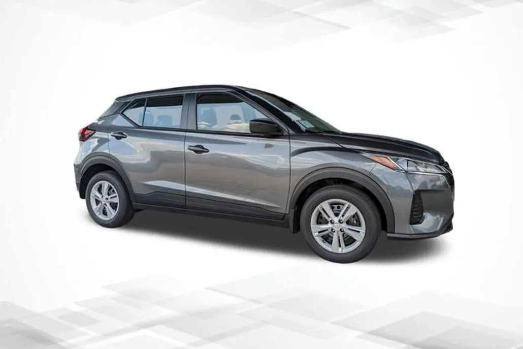 2025 Nissan Kicks Play S photo 1