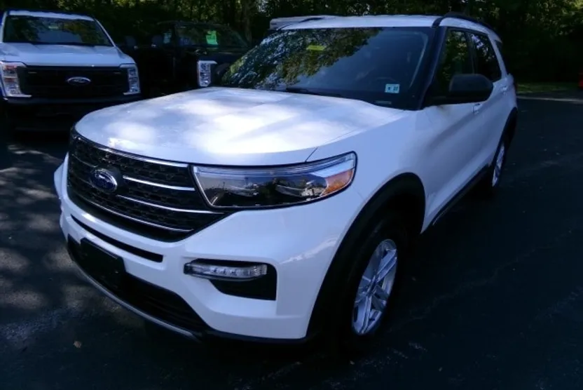 2022 Ford Explorer XLT photo 1