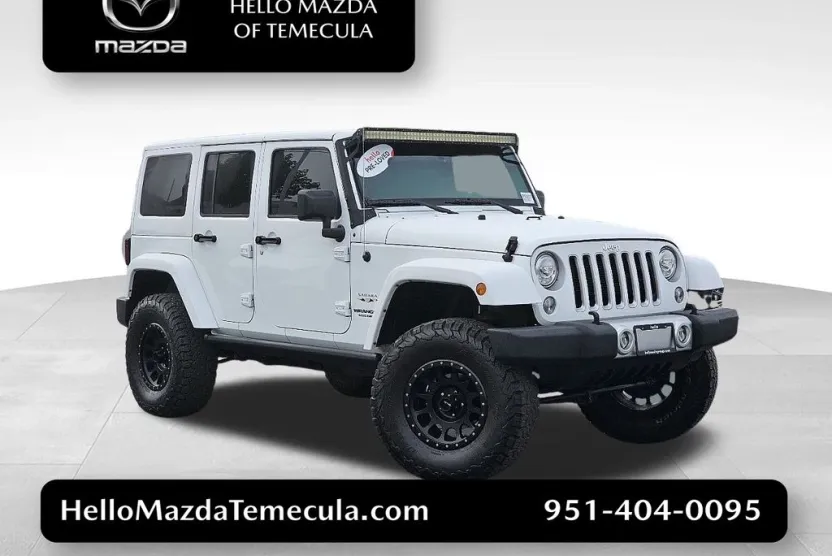 2017 Jeep Wrangler Unlimited Sahara photo 1
