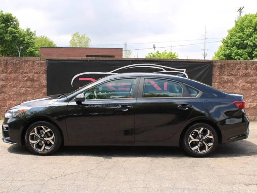 2020 Kia Forte FE LXS photo 1