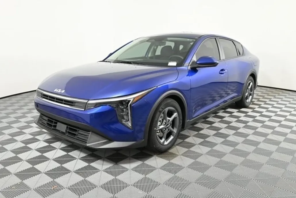 2025 Kia K4 LXS photo 1