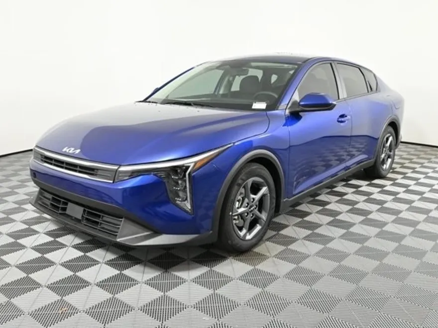 2025 Kia K4 LXS photo 1