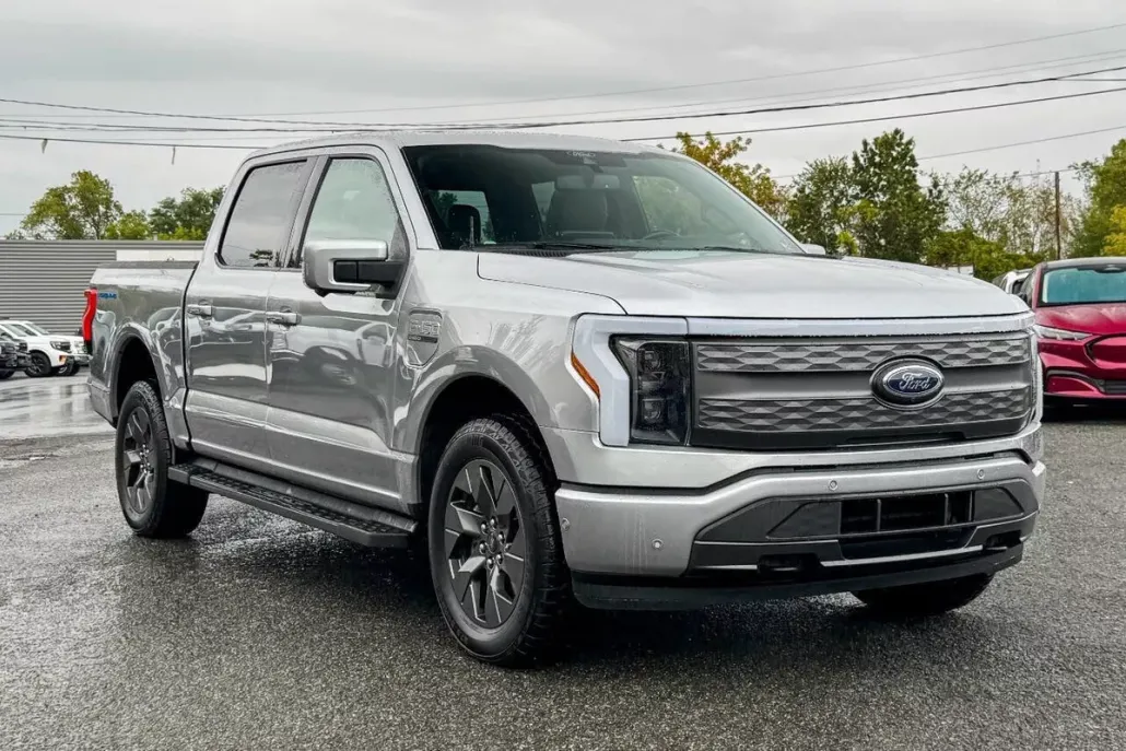 2022 Ford F-150 Lightning Lariat photo 1