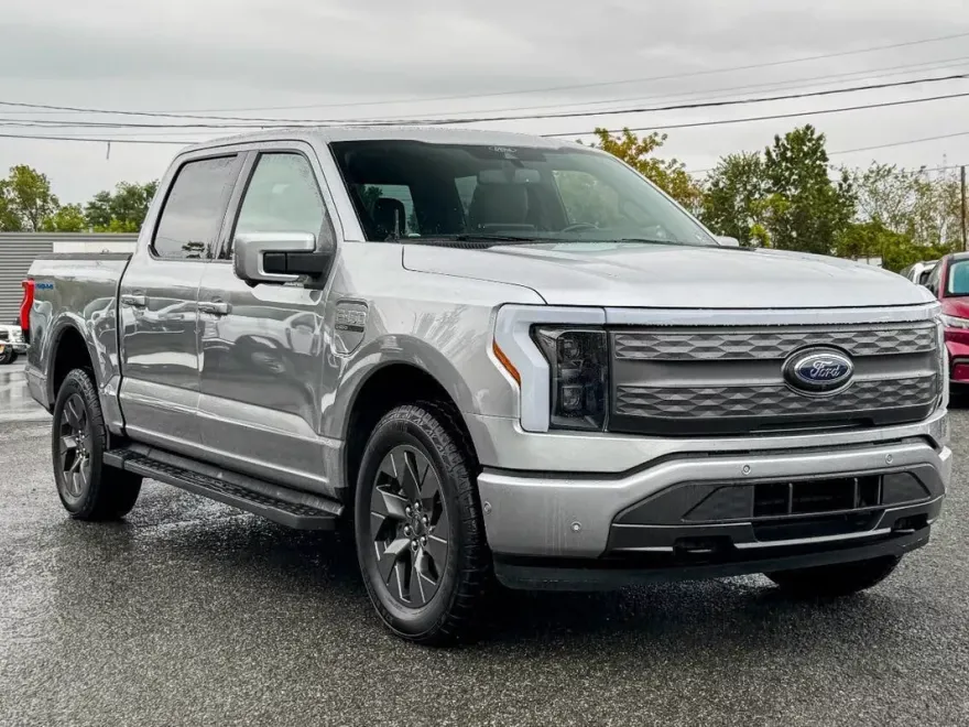 2022 Ford F-150 Lightning Lariat photo 1