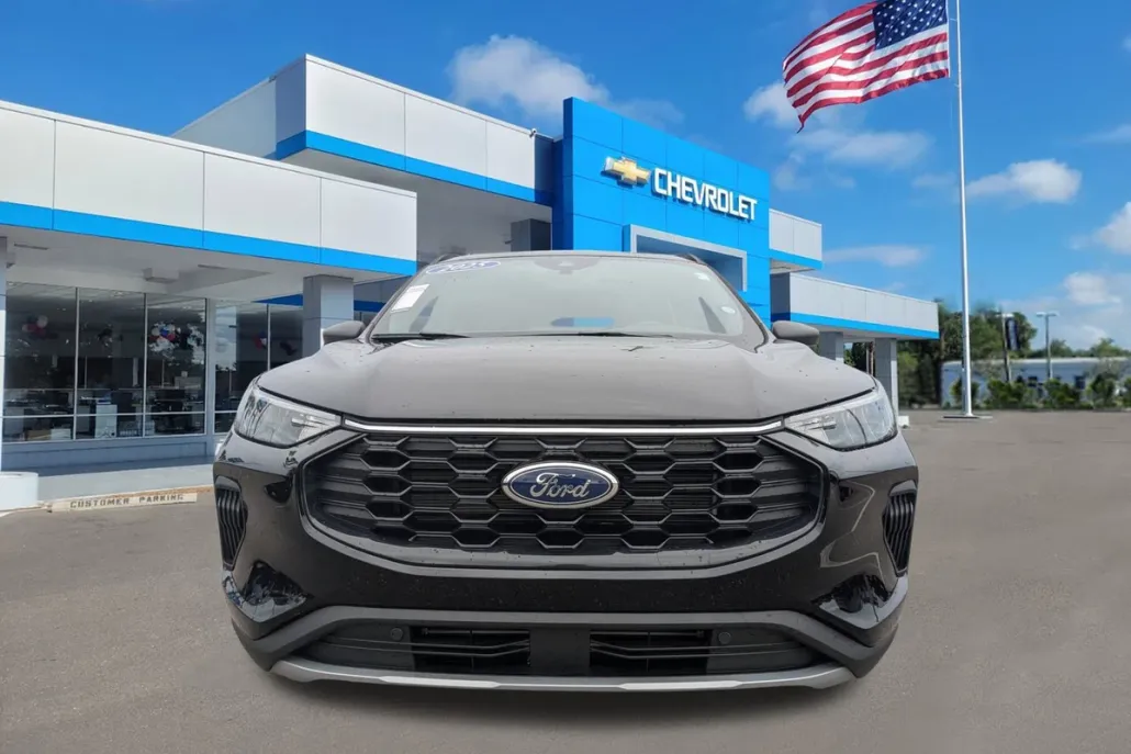 2025 Ford Escape ST-Line photo 1
