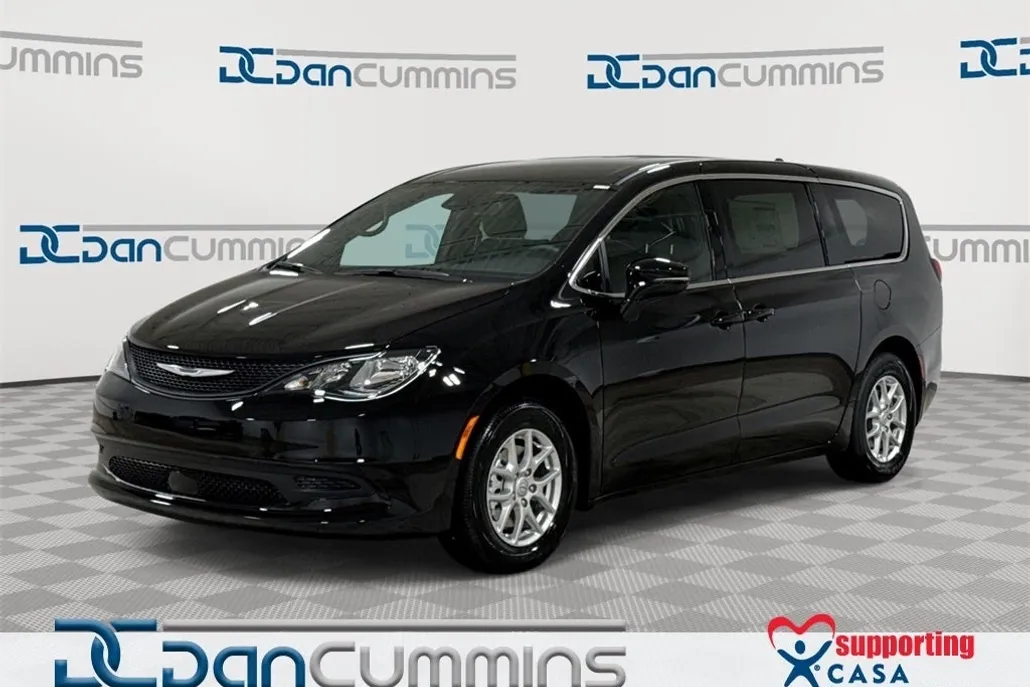 2025 Chrysler Voyager LE photo 1