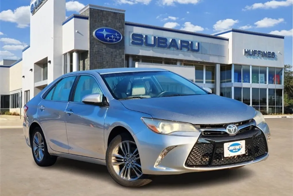 2015 Toyota Camry SE photo 1