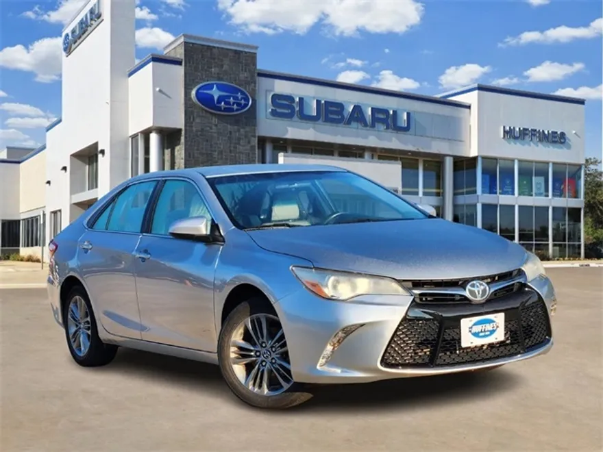 2015 Toyota Camry SE photo 1