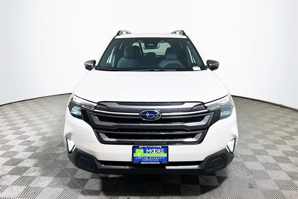 2025 Subaru Forester Premium photo 1