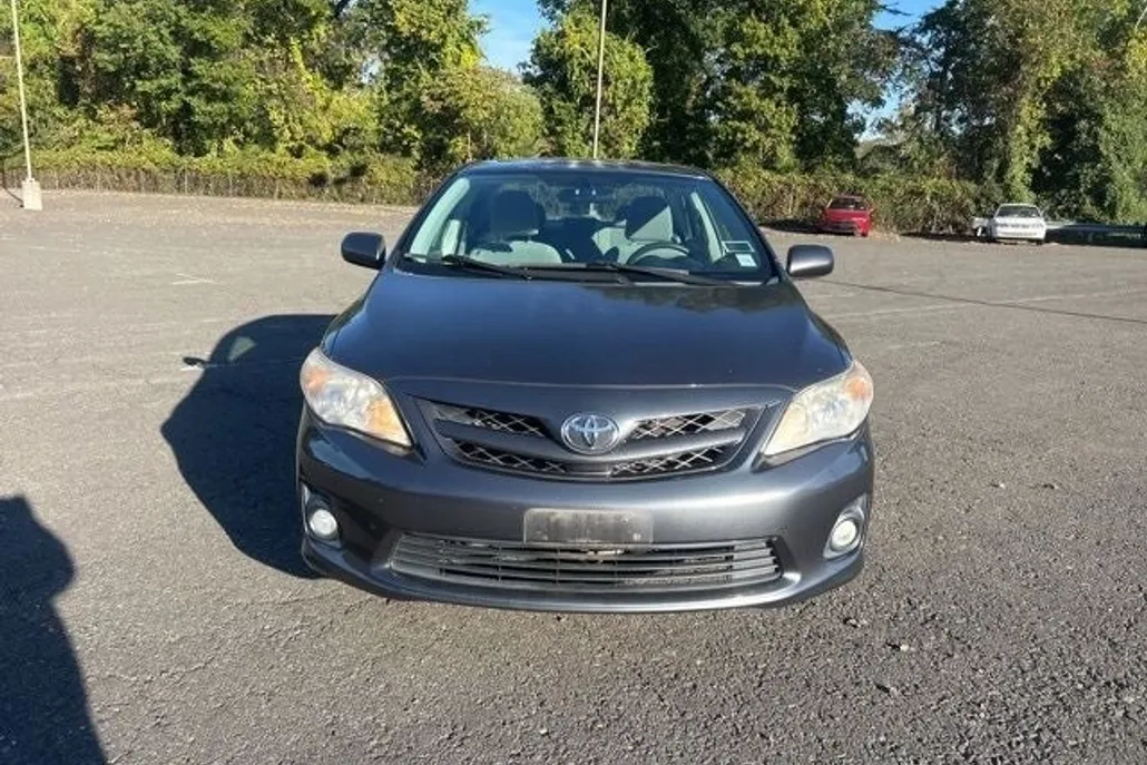 2012 Toyota Corolla LE photo 1