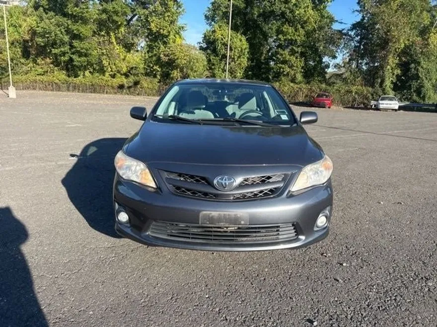 2012 Toyota Corolla LE photo 1