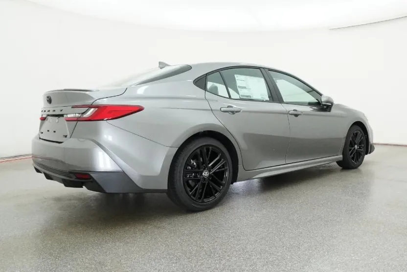 2026 Toyota Camry SE photo 1