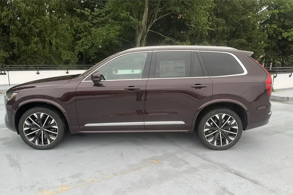 2026 Volvo XC90 B5 photo 1