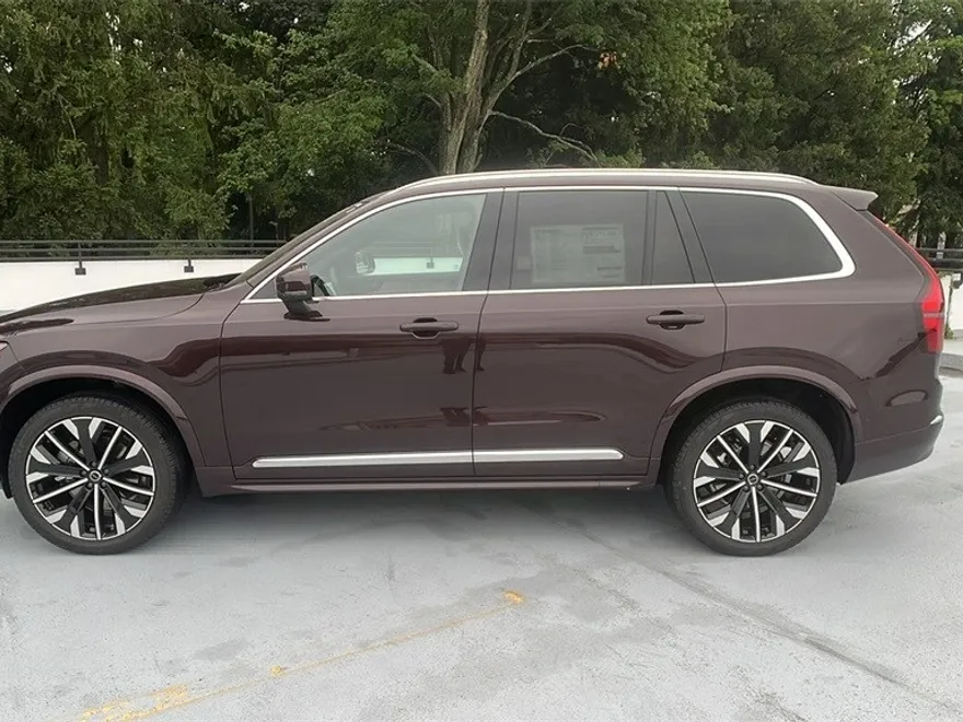 2026 Volvo XC90 B5 photo 1