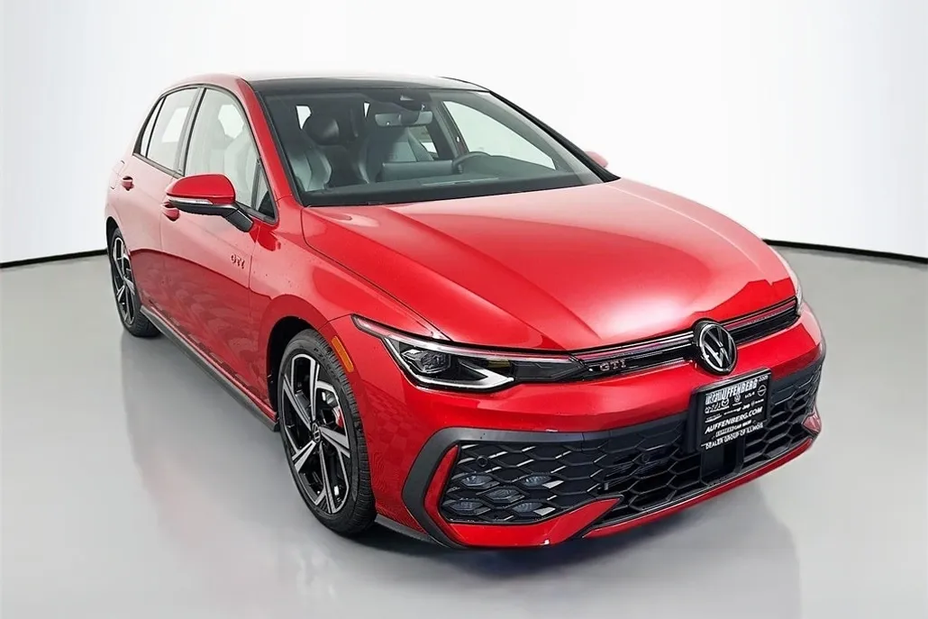 2025 Volkswagen Golf GTI SE photo 1