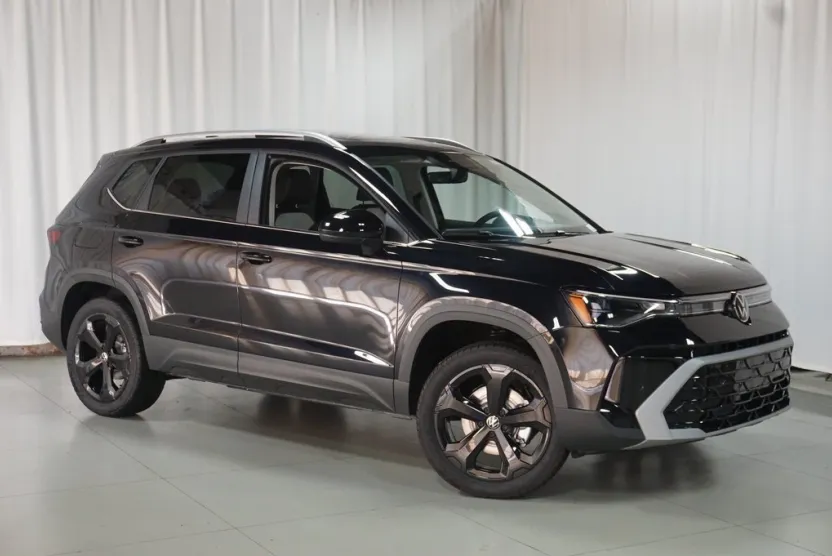 2025 Volkswagen Taos SEL photo 1
