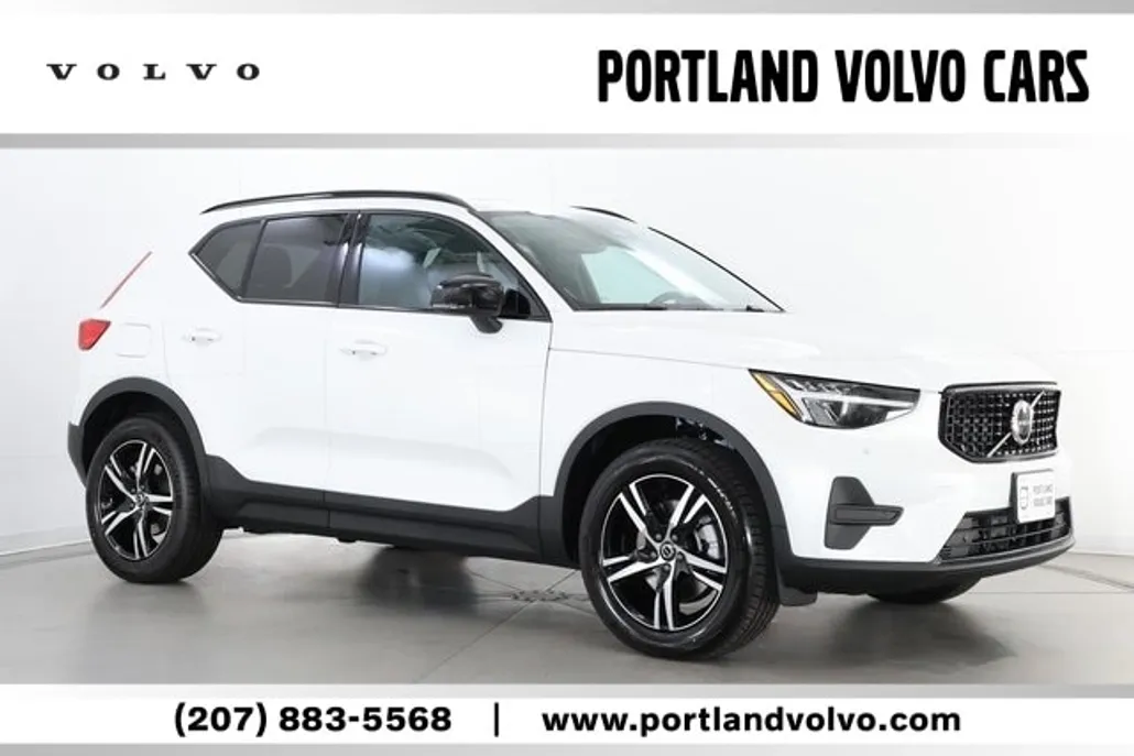 2026 Volvo XC40 Core photo 1