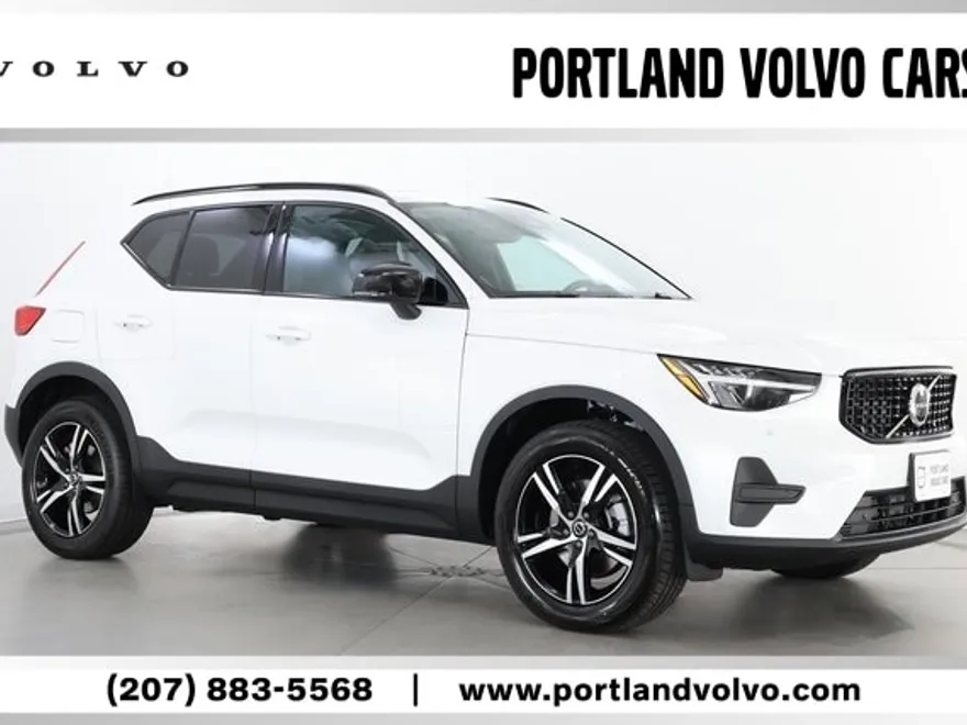 2026 Volvo XC40 Core photo 1