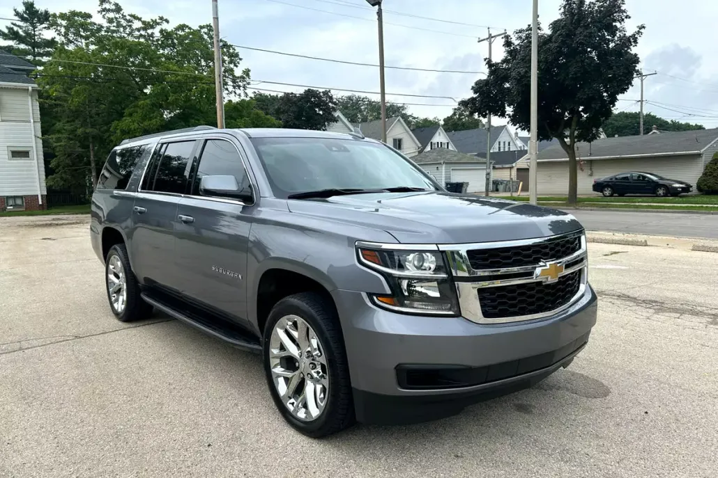 2018 Chevrolet Suburban LT photo 1