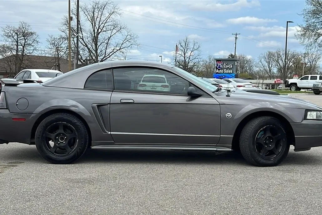 2004 Ford Mustang photo 1