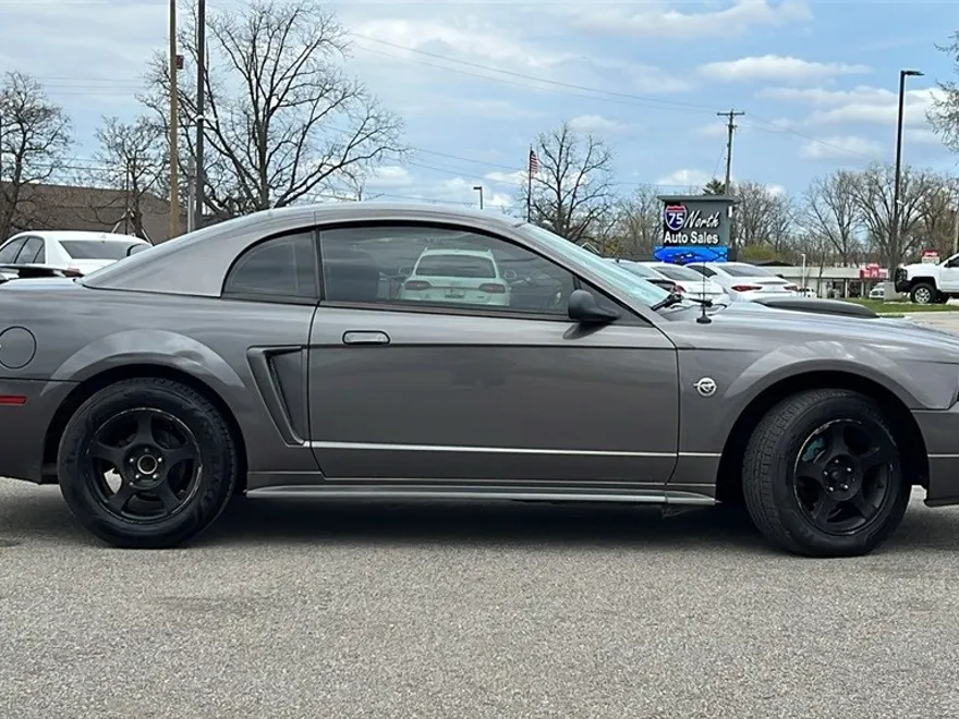 2004 Ford Mustang photo 1