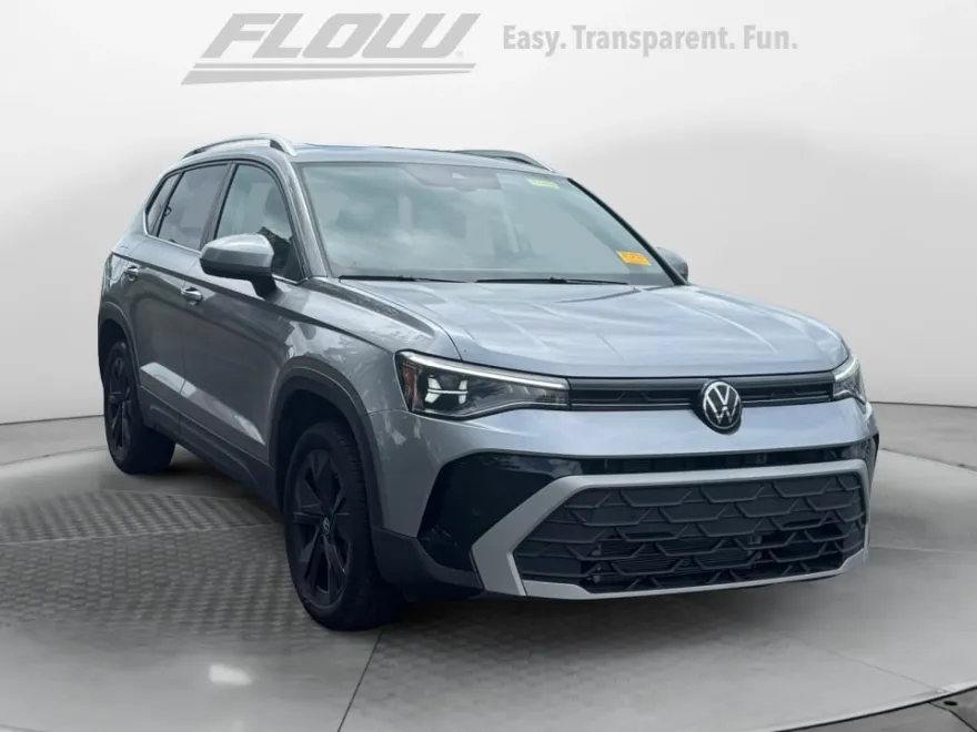 2025 Volkswagen Taos SE photo 1
