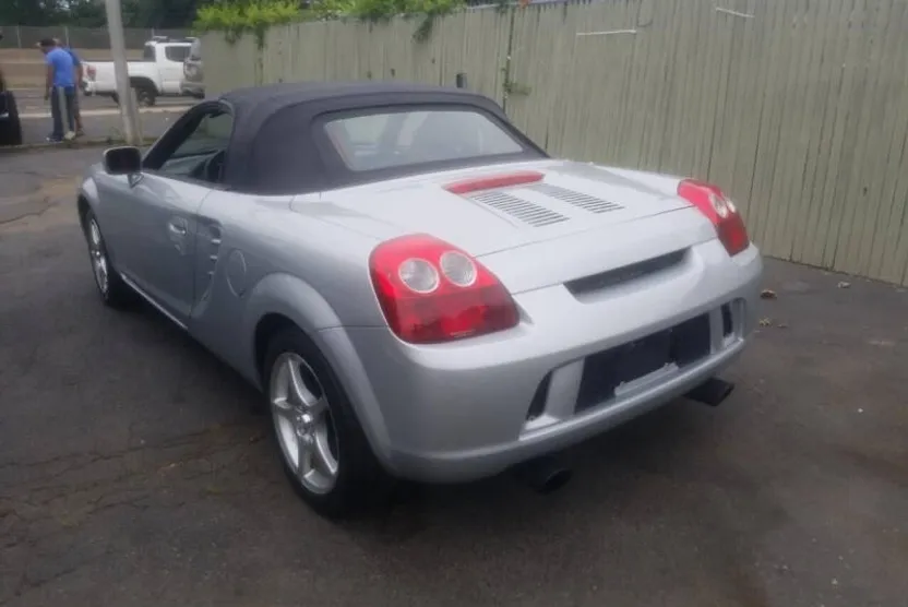 2004 Toyota MR2 Spyder photo 1