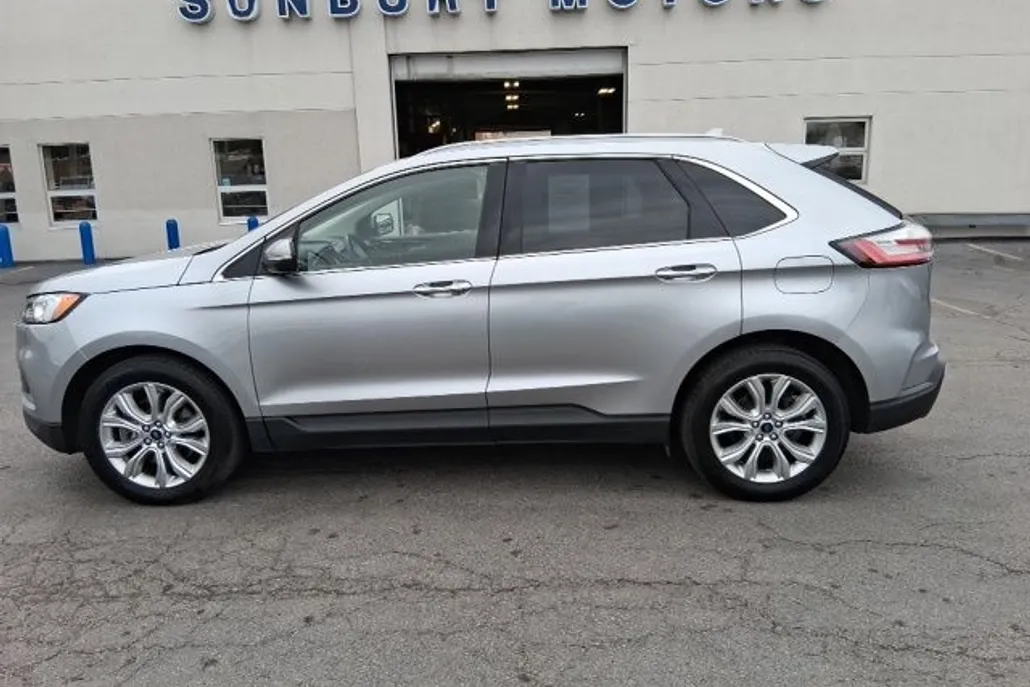 2020 Ford Edge Titanium photo 1