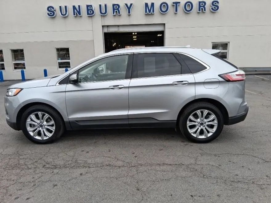 2020 Ford Edge Titanium photo 1
