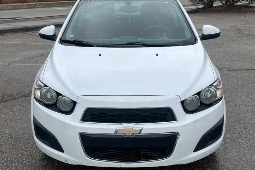 2016 Chevrolet Sonic LT photo 1