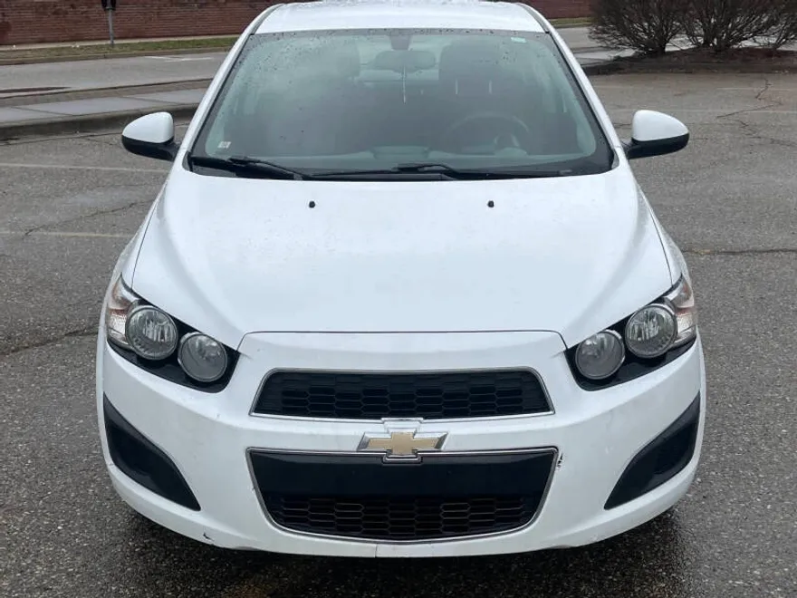 2016 Chevrolet Sonic LT photo 1