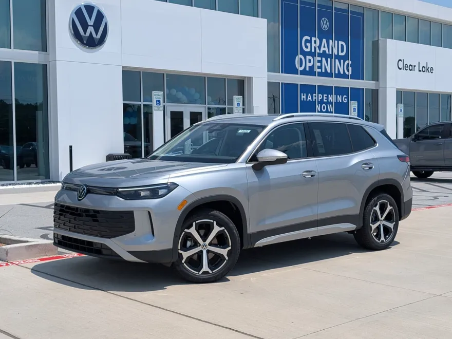 2025 Volkswagen Tiguan SE photo 1
