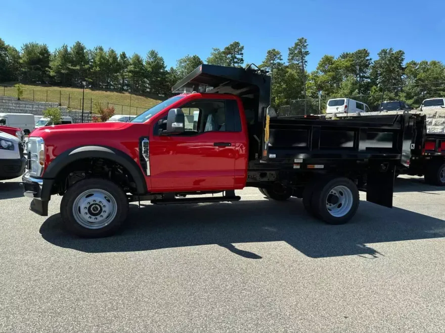 2024 Ford F-550 photo 1