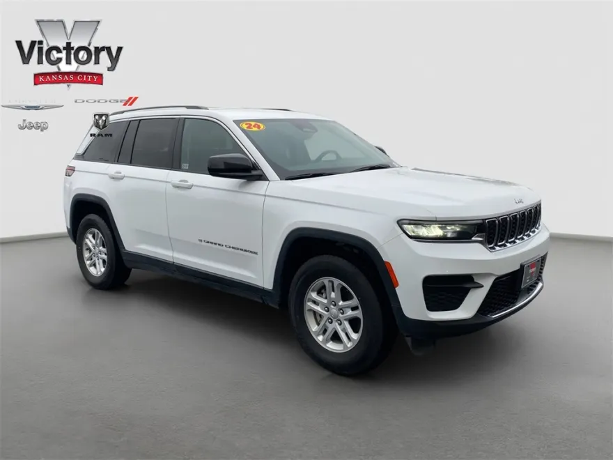 2024 Jeep Grand Cherokee Laredo photo 1