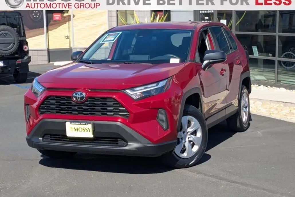 2024 Toyota RAV4 Hybrid XLE photo 1