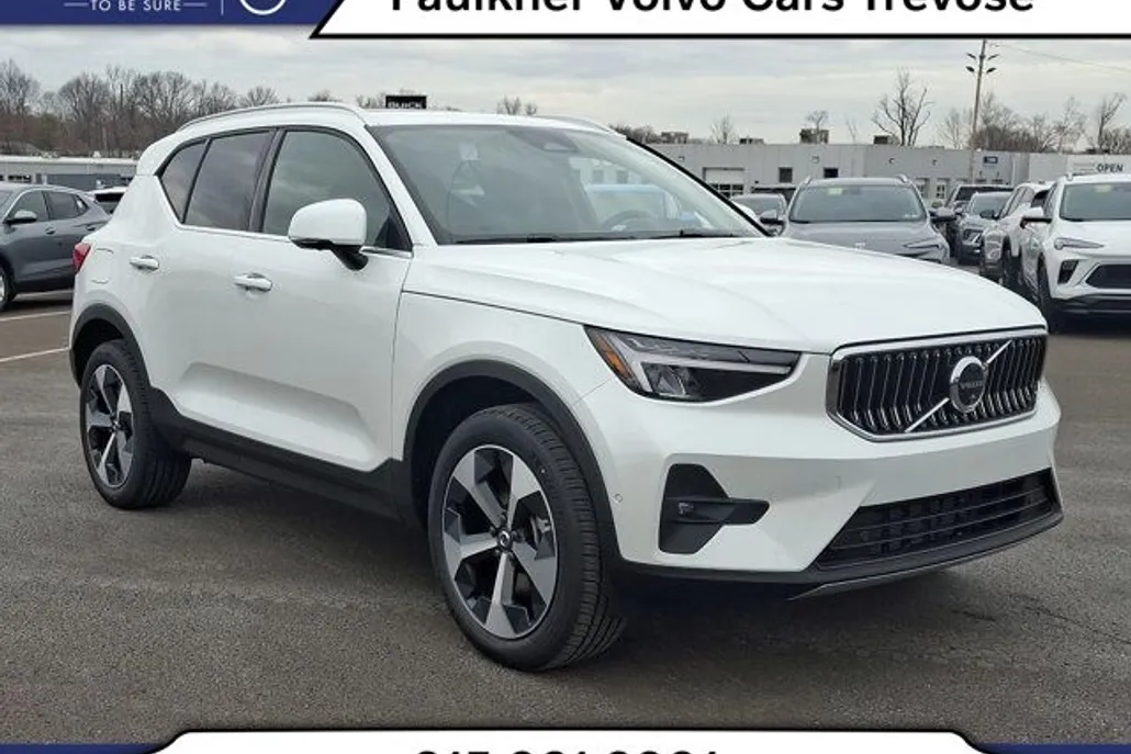 2025 Volvo XC40 Plus photo 1