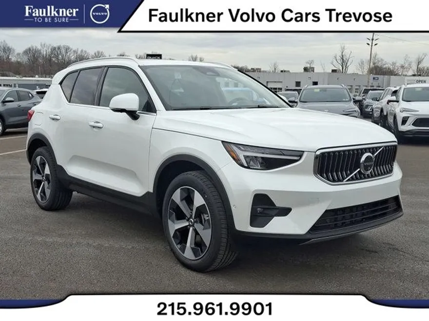 2025 Volvo XC40 Plus photo 1