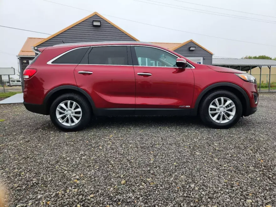 2017 Kia Sorento LX V6 photo 1
