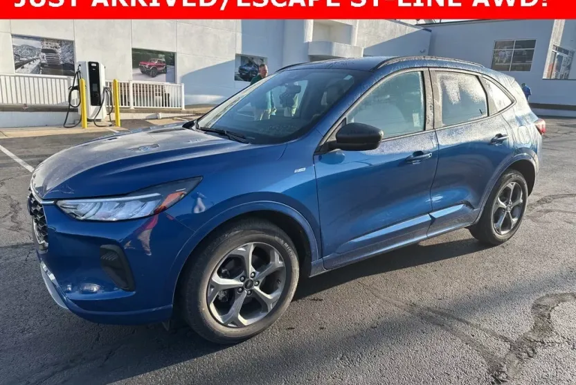 2023 Ford Escape ST-Line photo 1