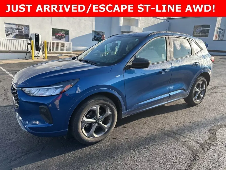 2023 Ford Escape ST-Line photo 1