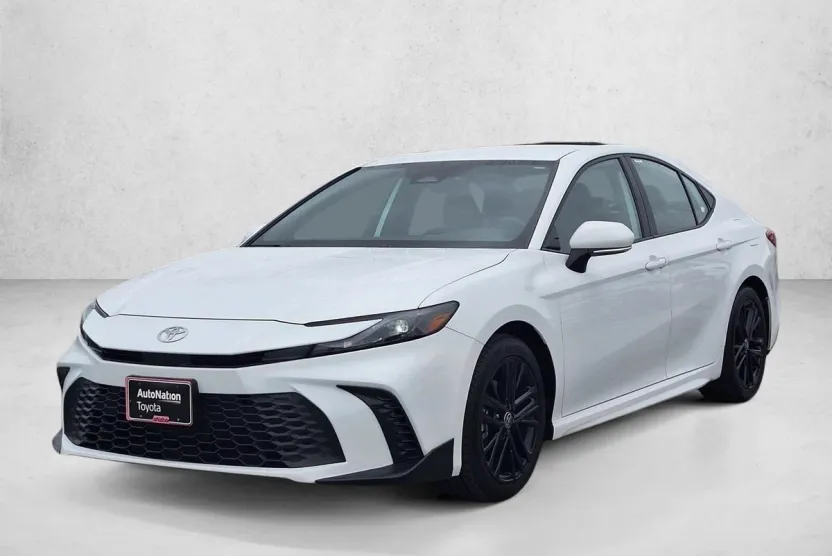 2025 Toyota Camry SE photo 1