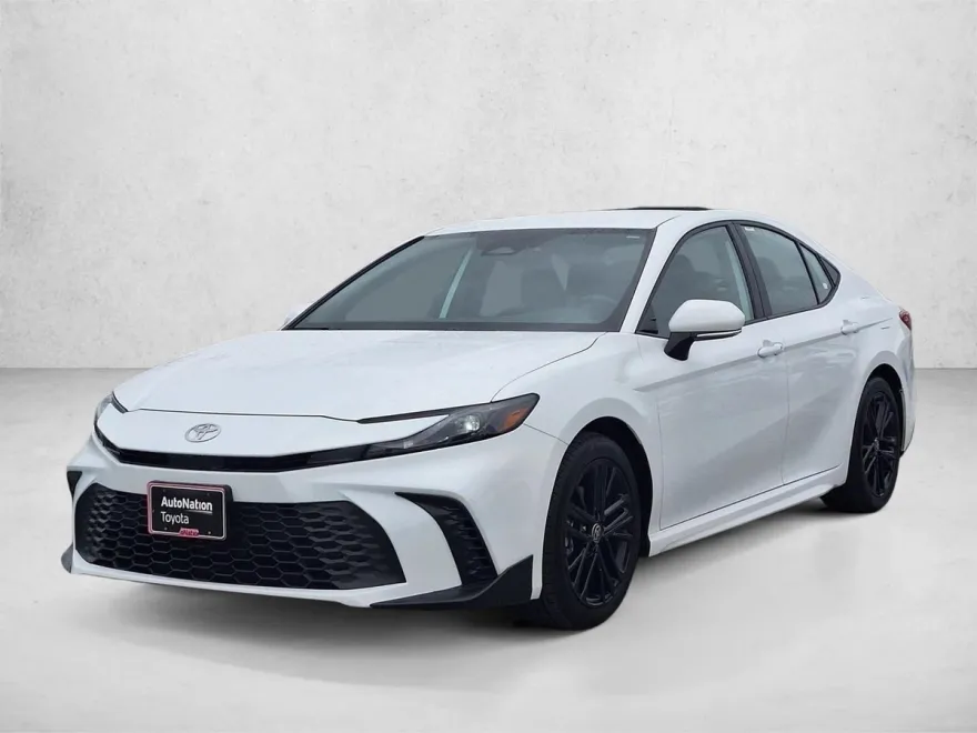 2025 Toyota Camry SE photo 1