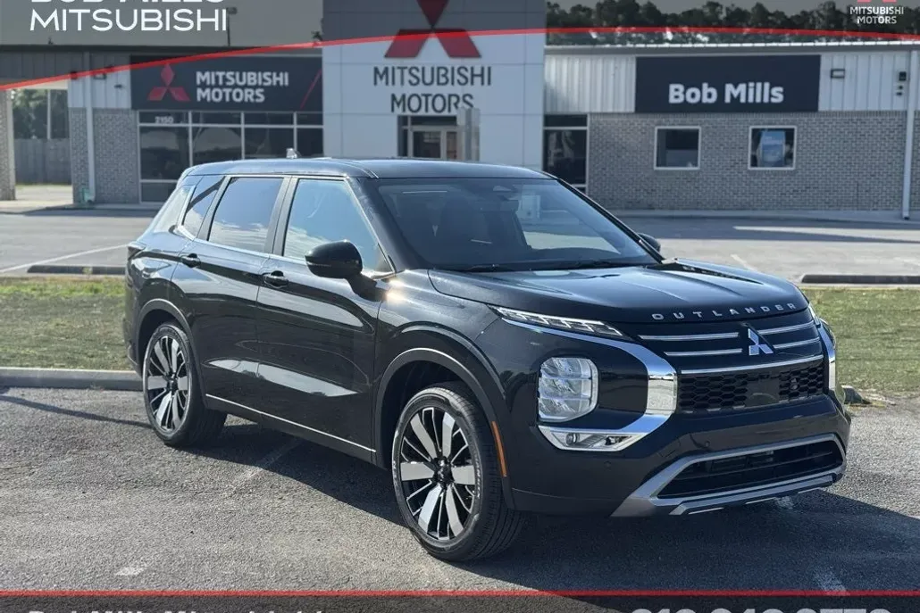 2025 Mitsubishi Outlander SE photo 1