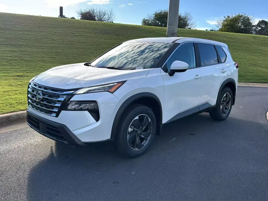2026 Nissan Rogue SV photo 1