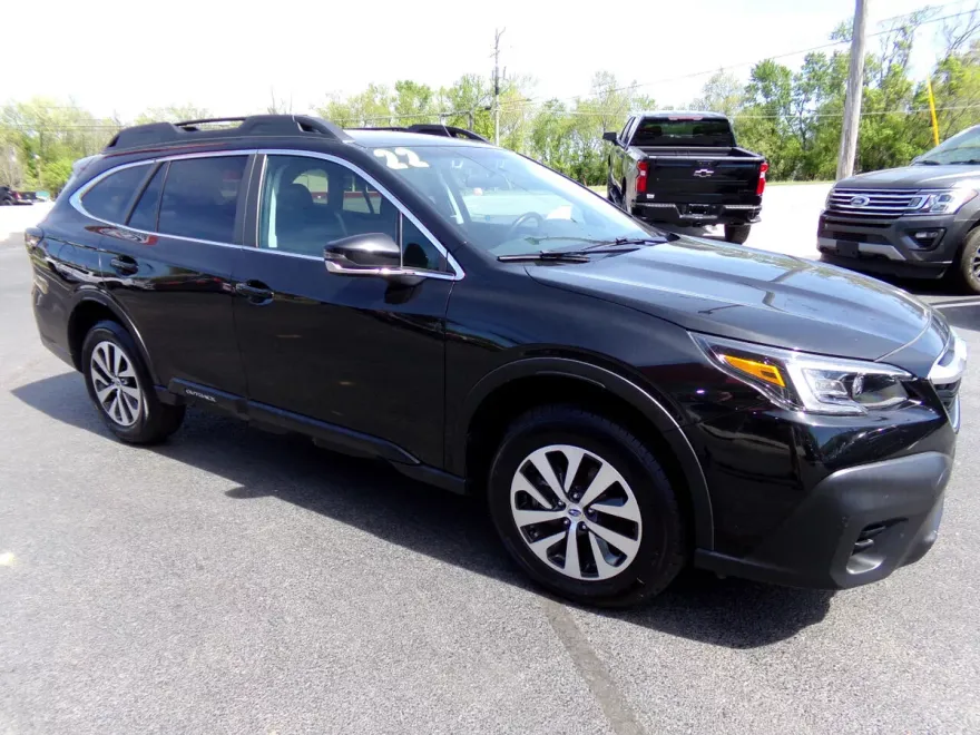 2022 Subaru Outback Premium photo 1