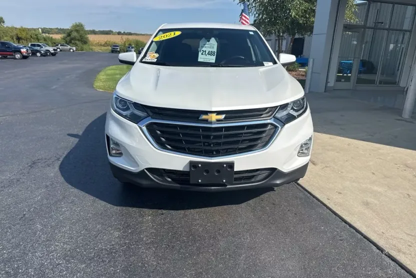 2021 Chevrolet Equinox LT photo 1