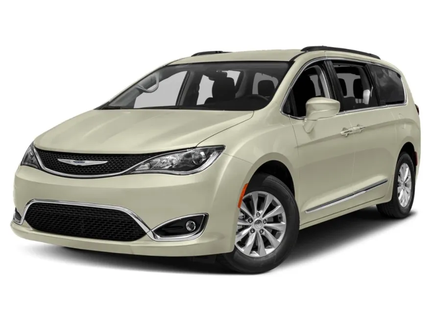 2019 Chrysler Pacifica Touring L photo 1