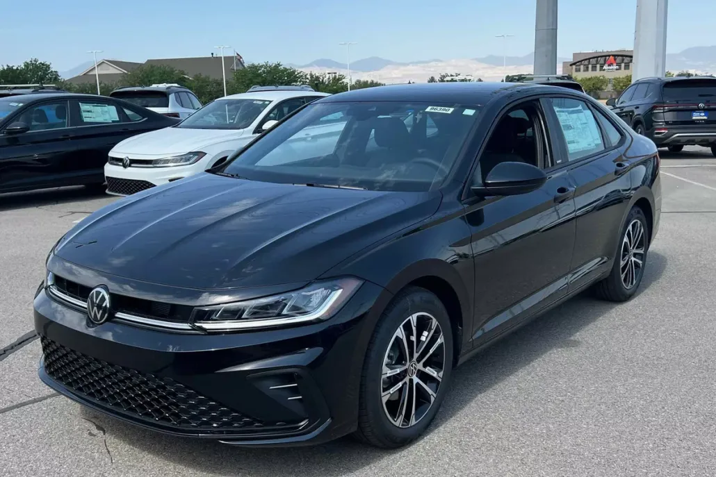 2025 Volkswagen Jetta Sport photo 1