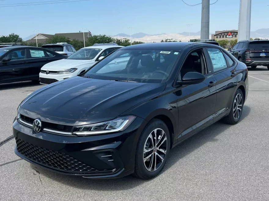 2025 Volkswagen Jetta Sport photo 1
