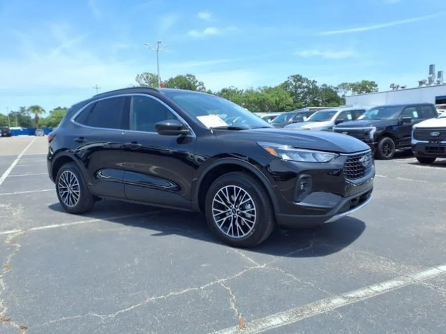 2025 Ford Escape photo 1